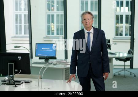 Leipzig, Germany. 10th Nov, 2022. Michael Fernau, the director of the German National Library, stands in a reading room of the library. Neither the energy crisis, nor the Corona pandemic, nor the paper shortage have jeopardized the operation of the German National Library. Now changes are on the horizon at the Leipzig location. (To dpa "Change is on the horizon at Germany's largest library") Credit: Sebastian Willnow/dpa/Alamy Live News Stock Photo