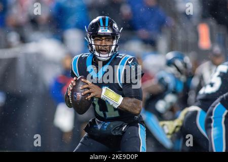 CHARLOTTE, NC - NOVEMBER 10: Atlanta Falcons corner back Darren