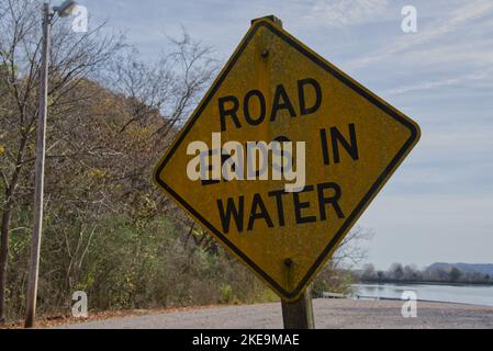 Road Ends in Water sign Stock Photo