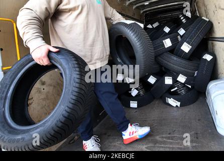 Berlin, Germany. 08th Nov, 2022. A supplier delivers new winter tires to the Krause car service workshop in the Lichtenberg district. The ADAC Berlin-Brandenburg recommends drivers in both states not to wait too long before changing to winter tires. According to the ADAC spokeswoman, it makes sense to switch to winter tires when temperatures at night are permanently below 7 degrees Celsius. (to dpa 'ADAC Berlin-Brandenburg recommends looking at winter tires') Credit: Wolfgang Kumm/dpa/Alamy Live News Stock Photo