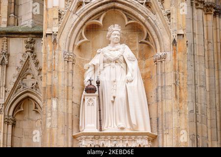 The new statue of the late Queen Elizabeth II by Richard Bossons and unveiled by HRH King Charles III on 9th November at York Minster,North Yorkshire Stock Photo