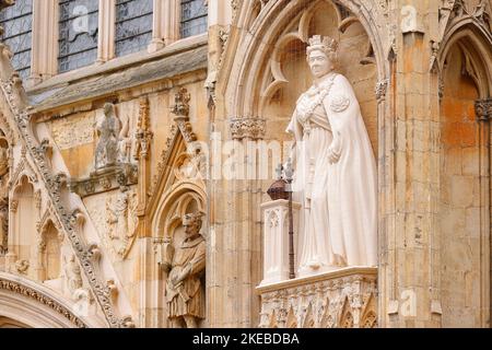 The new statue of the late Queen Elizabeth II by Richard Bossons and unveiled by HRH King Charles III on 9th November at York Minster,North Yorkshire Stock Photo