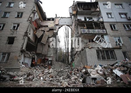 Mykolaiv, Mykolaiv, Ukraine. 11th Nov, 2022. A 5-storey residential building was hit by a Russian S-300 missile, amid the Russian invasion of Ukraine. Following Moscow's announcement to retreat from Kherson, this attack on Mykolaiv was reported on 10 November local time, while Kyiv has been preparing for a whole-city evacuation as supplies of water and electricity are likely to suspend, (Credit Image: © Daniel Ceng Shou-Yi/ZUMA Press Wire) Stock Photo