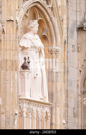 The new statue of the late Queen Elizabeth II by Richard Bossons and unveiled by HRH King Charles III on 9th November at York Minster,North Yorkshire Stock Photo