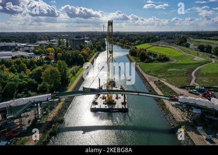 Recklinghausen, Castrop-Rauxel, North Rhine-Westphalia, Germany - New construction of a bridge -jump over the Emscher-, a floating crane on the Rhine- Stock Photo