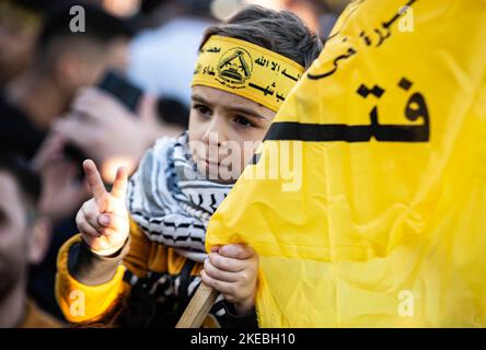 Gaza, Palestine. 10th Nov, 2022. A Palestinian kid raises the victory sign during a celebration of the eighteenth anniversary of the death of the late Palestinian leader Yasser Arafat in Gaza City. Credit: SOPA Images Limited/Alamy Live News Stock Photo