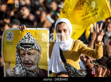 Gaza, Palestine. 10th Nov, 2022. A Palestinian girl holds a portrait of the late Palestinian leader Yasser Arafat at a celebration marking the eighteenth anniversary of his death in Gaza City. Credit: SOPA Images Limited/Alamy Live News Stock Photo