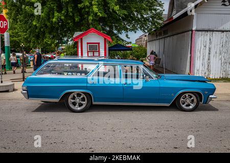 Des Moines, IA - July 02, 2022: High perspective side view of a 1965 Chevrolet Impala Station Wagon at a local car show. Stock Photo