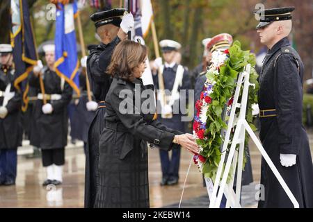 Arlington, United States. 11th Nov, 2022. Vice President Kamala Harris places a wreath at the Tomb of the Unknown Soldier at Arlington National Cemetery in Arlington, Virginia on Veterans Day, Friday, November 11, 2022. Photo by Yuri Gripas/UPI Credit: UPI/Alamy Live News Stock Photo