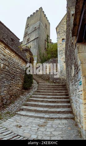 Chateau de Beynac.  Standing at the top of a vertiginous cliff, overlooking the village of Beynac-et-Cazenac, the castle of Beynac is a stone sentinel Stock Photo