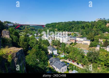 Luxembourg City (Lëtzebuerg / Luxemburg), Alzette valley and district Pfaffenthal, Grand Duchess Charlotte Bridge (Red Bridge), railway viaduct, Plateau Kirchberg in old town, Luxembourg Stock Photo