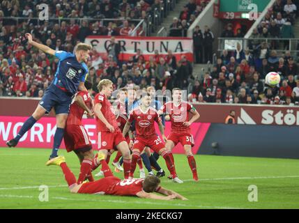 Duesseldorf, Germany. 11th Nov, 2022. Soccer: 2nd Bundesliga, Fortuna Düsseldorf - 1. FC Kaiserslautern, Matchday 17, at Merkur Spiel-Arena. Kevin Kraus (l) of Kaiserslautern scores the 1:1. Credit: Roland Weihrauch/dpa - IMPORTANT NOTE: In accordance with the requirements of the DFL Deutsche Fußball Liga and the DFB Deutscher Fußball-Bund, it is prohibited to use or have used photographs taken in the stadium and/or of the match in the form of sequence pictures and/or video-like photo series./dpa/Alamy Live News Stock Photo