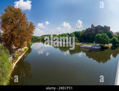 Halle (Saale), river Saale, district Kröllwitz, bridge Kröllwitzer Brücke, boats, Burg Giebichenstein Castle in Saxony-Anhalt, Germany Stock Photo