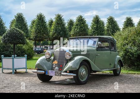 Schwetzingen, Baden-Württemberg, Germany, Concours d'Elégance in the baroque palace park, Mercedes Benz, 170V OT, TypeII, 1700 cc, 38 hp, 95 km/h. 1.2 tons Stock Photo