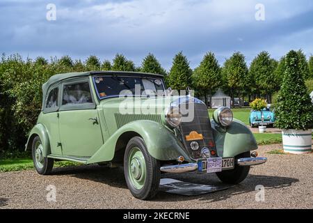 Schwetzingen, Baden-Württemberg, Germany, Concours d'Elégance in the baroque palace park, Mercedes Benz, 170V OT, TypeII, 1700 cc, 38 hp, 95 km/h. 1.2 tons Stock Photo