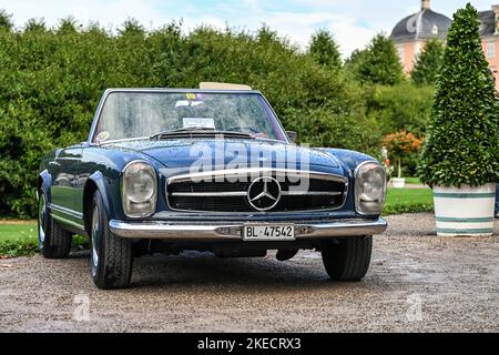 Schwetzingen, Baden-Wuerttemberg, Germany, Concours d'Elégance in the baroque castle park, Mercedes Benz, 230 SL, 2307 ccm, 150 hp, year of construction 1965, type W 113 Stock Photo