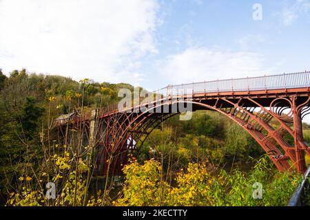 The historic Iron Bridge over the River Severn at Ironbridge Shropshire, England. The first cast iron bridge in the world, designed by Thomas Farnoll Stock Photo