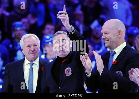 Frank Gunn on X: #LeafsForever retired players Borje Salming and Mats  Sundin share a moment as they take part in a Hall of Fame pregame ceremony  prior to NHL hockey action between