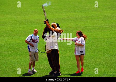 Minnesota Twins mascot TC Bear during a Minnesota Twins vs Houston Astros  game on May 31, 3017, at Target Field in Minneapolis Stock Photo - Alamy