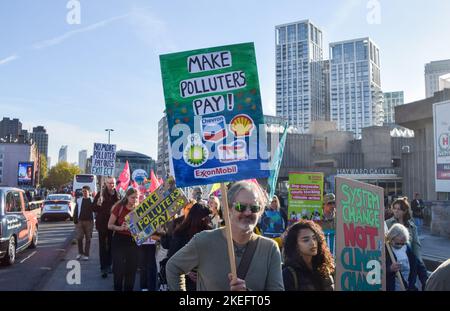 London, UK. 12th November 2022. Protesters on Waterloo Bridge. Thousands of people gathered outside Shell Headquarters in London and marched to Trafalgar Square as part of the Global Day of Action for Climate Justice as world leaders meet in Egypt for COP27. Credit: Vuk Valcic/Ģ����ý Live News Stock Photo