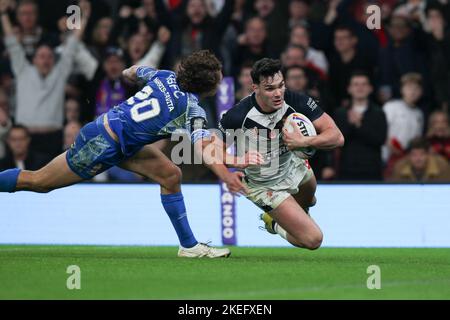London, UK. 12th Nov, 2022. Herbie Farnworth of England scores a try to make it 24-26 during the Rugby League World Cup 2021 Semi Final match between England RL and Samoa RL at the Emirates Stadium, London, England on 12 November 2022. Photo by Ken Sparks. Editorial use only, license required for commercial use. No use in betting, games or a single club/league/player publications. Credit: UK Sports Pics Ltd/Alamy Live News Stock Photo