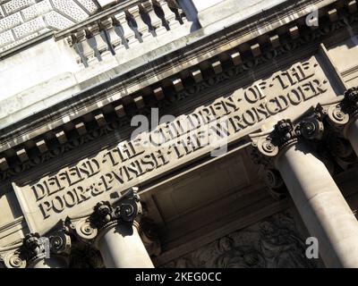 Inscription above the entrance of the Central Criminal Court fondly known as The Old Bailey in London, England, UK, Defend the children of the poor an Stock Photo