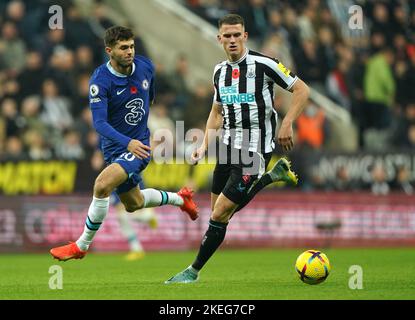 Chelsea's Christian Pulisic (left) and Newcastle United's Sven Botman battle for the ball during the Premier League match at St James' Park, Newcastle. Picture date: Saturday November 12, 2022. Stock Photo