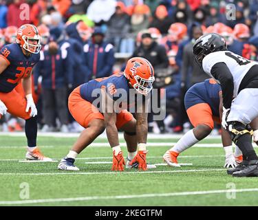 Illinois Fighting Illini defensive lineman Kenyon Jackson (95) and ...