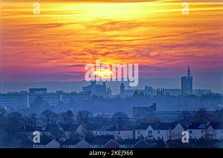 Glasgow, Scotland, UK 13th November, 2022. UK Weather: Blood Red sky and cold start to armistice Sunday over the city centre where the ceremony is held ar rhe centopah.  Credit Gerard Ferry/Alamy Live News Stock Photo