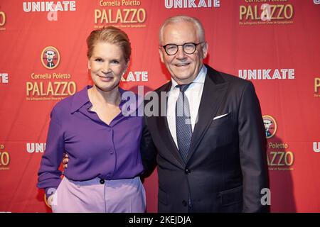 Hamburg, Germany. 12th Nov, 2022. Cornelia Poletto, chef, and Rüdiger Grube come to Poletto's 'Palazzo' on the occasion of the premiere of the new show program 'Unikate'. Credit: Georg Wendt/dpa/Alamy Live News Stock Photo