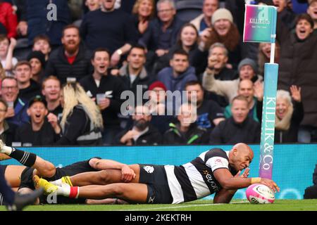 London, UK. 13th November 2022; Tottenham Hotspur Stadium, London, England: Autumn Series international rugby Barbarians versus All Blacks XV; Teddy Thomas of the Barbarians scores a try for 26-24 Credit: Action Plus Sports Images/Alamy Live News Stock Photo