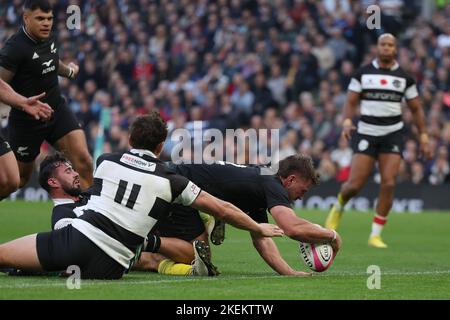London, UK. 13th November 2022; Tottenham Hotspur Stadium, London, England: Autumn Series international rugby Barbarians versus All Blacks XV; Alex Nankivell of the All Blacks XV scores a try for 14-15 Credit: Action Plus Sports Images/Alamy Live News Stock Photo