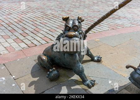 Statue of Desperate Dan's dog Dawg, a character in the children's comic magazine The Dandy.  High Street, Dundee, Scotland, UK Stock Photo