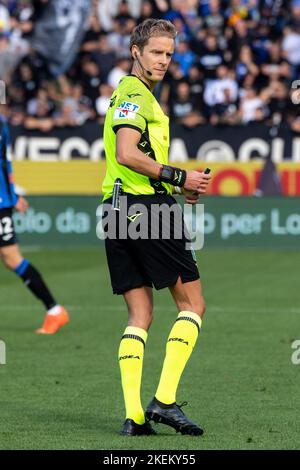 Bergamo, Italy. 13th Nov, 2022. Referee Daniele Chiffi is seen during the Serie A match between Atalanta BC and FC Internazionale at Gewiss Stadium on November 13, 2022 in Bergamo, Italy. Final score; Atalanta BC 2:3 FC Internazionale Credit: SOPA Images Limited/Alamy Live News Stock Photo