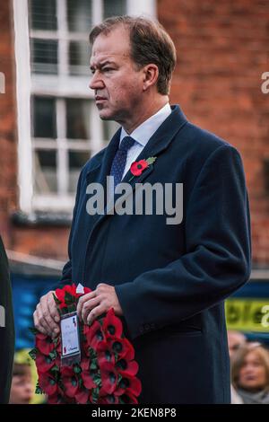 Hereford, UK. 13th Nov, 2022. Conservative MP Jesse Norman lays a wreath. Hereford marks Remembrance Sunday on the 100th anniversary of the Eleanor Cross in St Peters Square. Designed in the form of an Eleanor Cross, the 30ft high Memorial was unveiled and dedicated on 7th October, 1922 in commemoration of about 2000 Herefordshire service men and women who gave their lives in the 1914-1918 War. (Photo by Jim Wood/SOPA Images/Sipa USA) Credit: Sipa USA/Alamy Live News Stock Photo