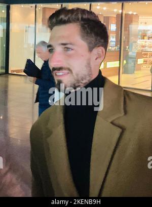 13 November 2022, Hessen, Frankfurt/Main: Goalkeeper Kevin Trapp arrives outside the DFB team hotel at Frankfurt airport on Sunday evening. The German national soccer team takes off for Oman from Frankfurt Airport on Monday (14.11.2022). Beforehand, national coach Hansi Flick will get his squad around captain Neuer ready for the big goal at the team hotel directly at the airport. Photo: Arne Richter/dpa Stock Photo
