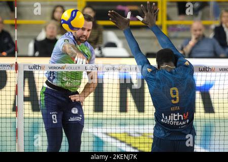 Verona, Italy. 13th Nov, 2022. Superlega men volley Italian championship 2022 - WithU Verona VS Vero Volley Monza, 13 November 2022, Pala AGSM-AIM, Verona, Italy Credit: Roberto Tommasini/Alamy Live News Stock Photo