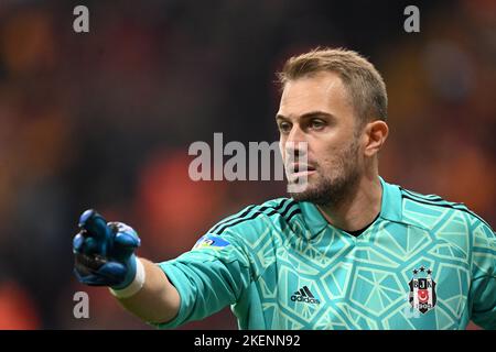 ISTANBUL - Besiktas JK goalkeeper Mert Gunok during the Turkish Super Lig match between Galatasaray AS and Besiktas AS at Ali Sami Yen Spor Kompleksi stadium on November 5, 2022 in Istanbul, Turkey. ANP | Dutch Height | GERRIT FROM COLOGNE Stock Photo