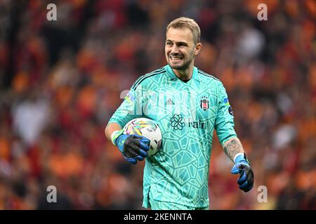 ISTANBUL - Besiktas JK goalkeeper Mert Gunok during the Turkish Super Lig match between Galatasaray AS and Besiktas AS at Ali Sami Yen Spor Kompleksi stadium on November 5, 2022 in Istanbul, Turkey. ANP | Dutch Height | GERRIT FROM COLOGNE Stock Photo