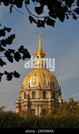 The landmark Dôme des Invalides in Paris, formerly a royal chapel, now holds the tomb of Napoleon Bonaparte and other French military leaders. Stock Photo