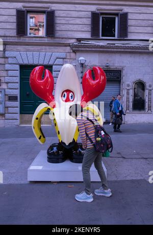 Rome, Italy. 10th Nov, 2022. The lobsters are a project carried out by the studio of the artist Philip Colbert, Cathrine Loewe, and Bam Srl, in collaboration with the Municipality of Rome l Centro and the Via Veneto Association, will be exhibited along the so-called 'Dolce Vita' street for about three months. (Photo by Jorge Gonzalez/Pacific Press) Credit: Pacific Press Media Production Corp./Alamy Live News Stock Photo