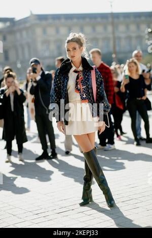 Louis vuitton scarf hi-res stock photography and images - Alamy