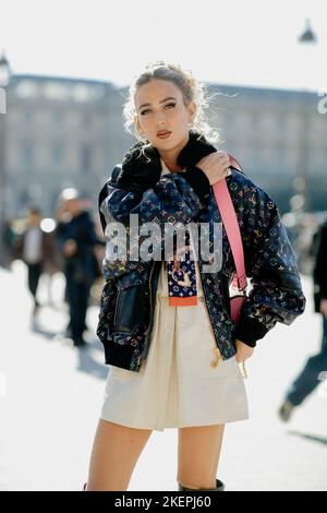 Woman with Louis Vuitton bag and Chanel scarf before Fendi fashion show,  Milan Fashion Week street style – Stock Editorial Photo © AndreaA.  #326233302