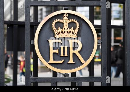 ER in black and gold paint - Elizabeth II Regina (EIIR), the royal cypher of Queen Elizabeth II, on a gate outside the Tower of London, England Stock Photo