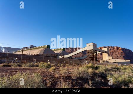 Railcar loading facility  & storage buildings at the processing plant at a potash mine using a solution-mining method near Moab, Utah. Stock Photo