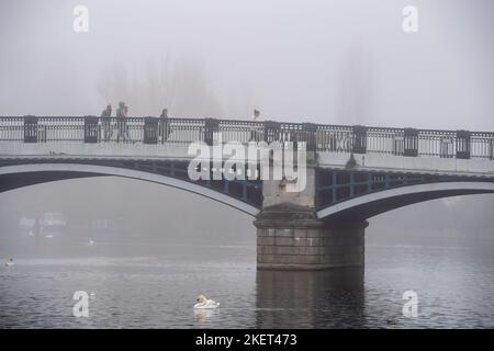 Windsor, Berkshire, UK. 14th November, 2022. Fog above Windsor Bridge over the River Thames. After a beautiful sunny day yesterday, it was a foggy morning in Windsor, Berkshire. A yellow weather warning for fog was issued by the Met Office until 10am this morning. Credit: Maureen McLean/Alamy Live News Stock Photo