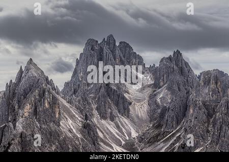 The peaks of Cadini di Misurina feel like they almost create an amphitheater in this spot in the Tre Cime Natural Park. Standing in front of these mag Stock Photo
