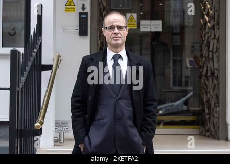 Orthodontist Dr Mike Mew, who is facing a misconduct hearing over viral 'mewing' TikTok treatments which have wracked up 1.7 billion views on TikTok, arrives at the General Dental Council, in central London. Picture date: Monday November 14, 2022. Stock Photo