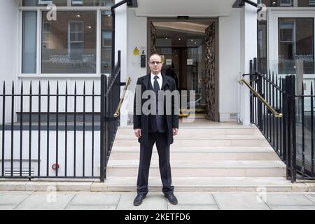 Orthodontist Dr Mike Mew, who is facing a misconduct hearing over viral 'mewing' TikTok treatments which have wracked up 1.7 billion views on TikTok, arrives at the General Dental Council, in central London. Picture date: Monday November 14, 2022. Stock Photo