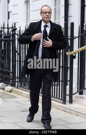 Orthodontist Dr Mike Mew, who is facing a misconduct hearing over viral 'mewing' TikTok treatments which have wracked up 1.7 billion views on TikTok, arrives at the General Dental Council, in central London. Picture date: Monday November 14, 2022. Stock Photo